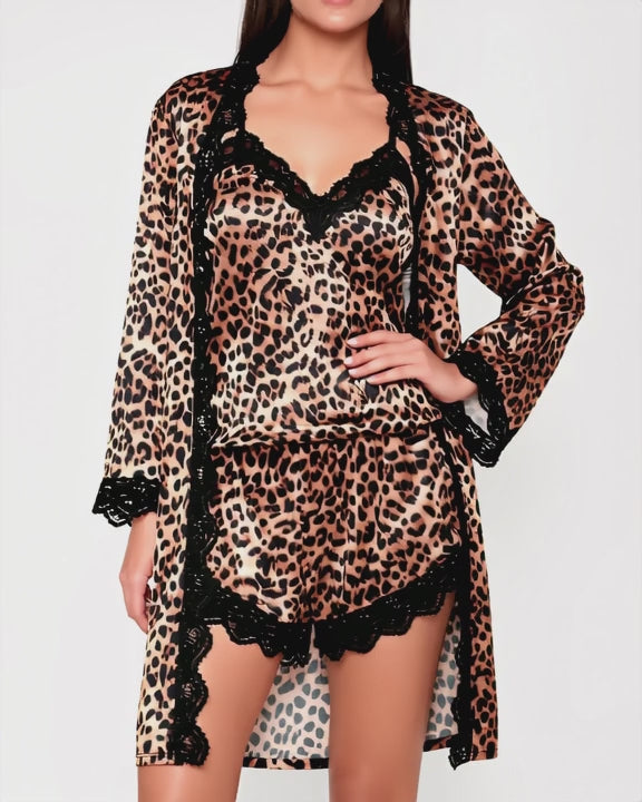 Four-Piece Satin Lace Pajama Set, short video of model Nour (EUP-W01) turning slowly. onmodel